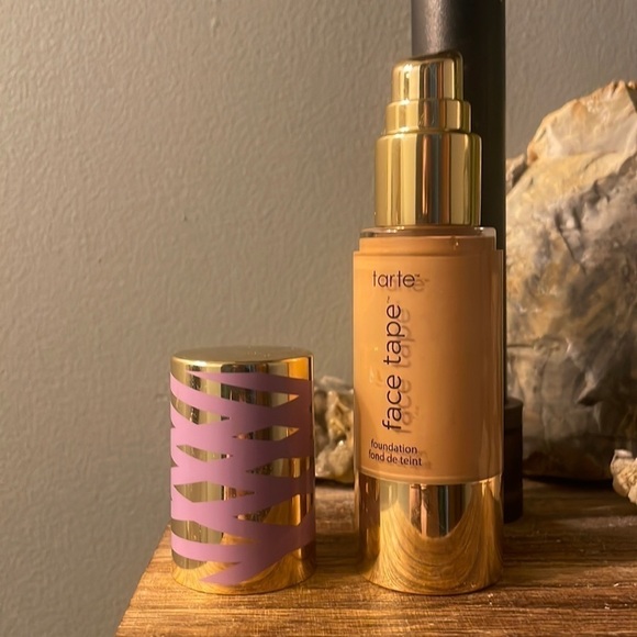 Face Tape Full Coverage Foundation 42s tan sand - Picture 1 of 1